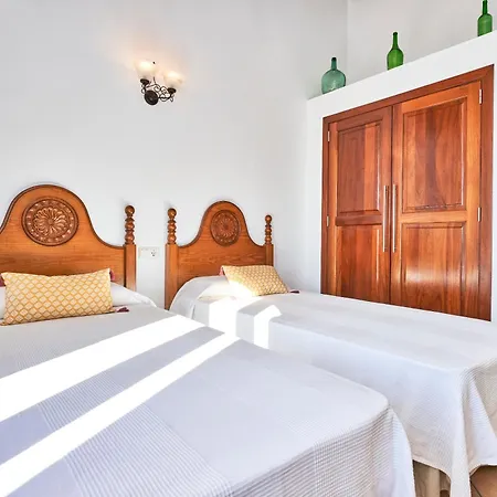 Villa Quiet In With Amazing Pool, Paddle Court And Garden
