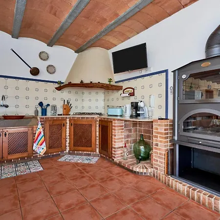 Quiet In With Amazing Pool, Paddle Court And Garden *