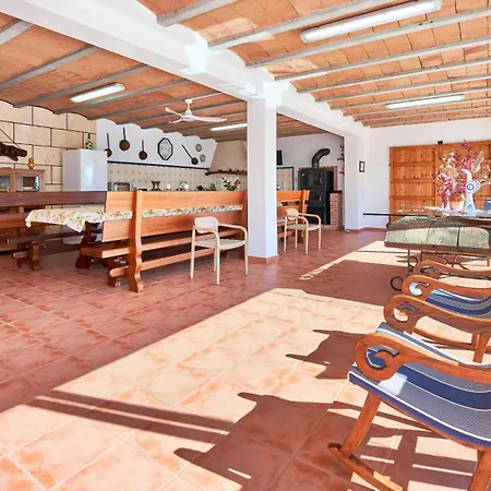 Villa Quiet In With Amazing Pool, Paddle Court And Garden Búger